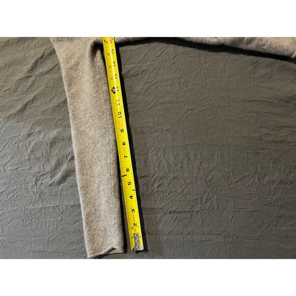 Athleta Girls Cashmere Hoodie Sweater Gray Size Small Pullover Cozy Soft - Picture 6 of 7